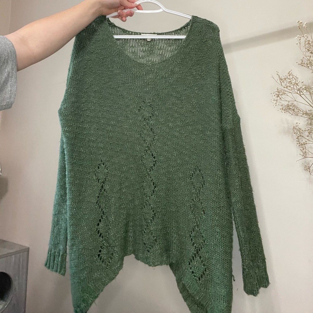 Scoop neck fairy style sweater